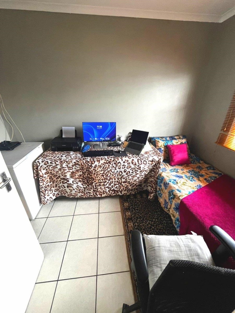 2 Bedroom Property for Sale in Pelican Park Western Cape